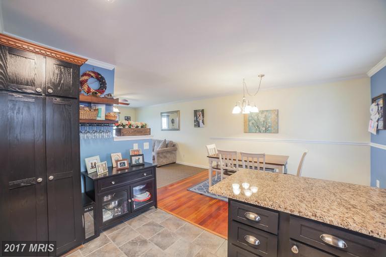 1010 Lilac Ln