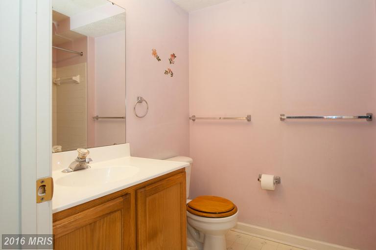 7906 Valley Manor Rd #104