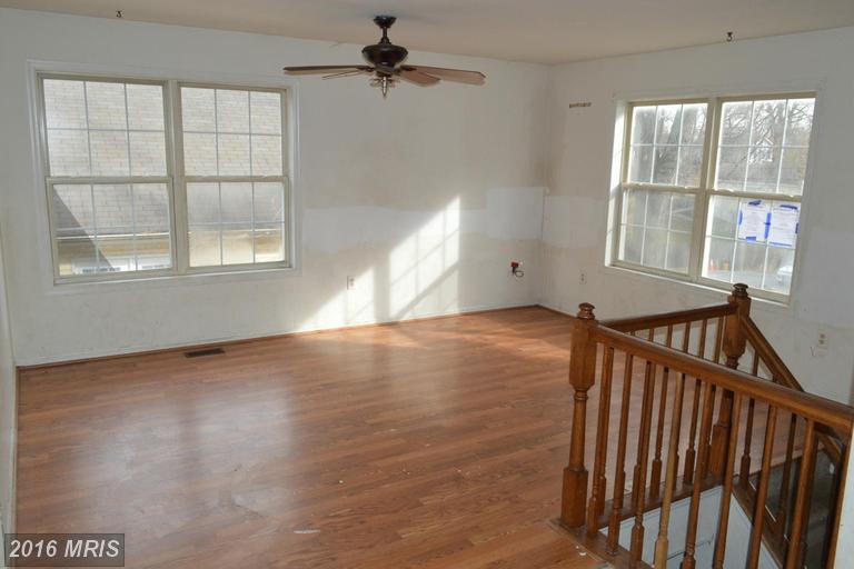 7996 Scotts Manor Ct