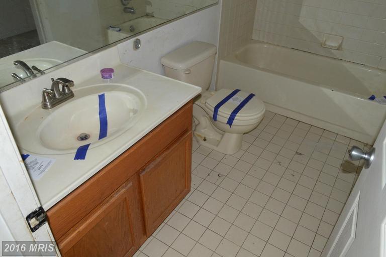 7996 Scotts Manor Ct
