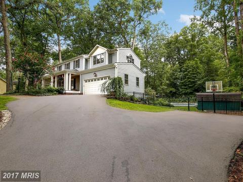 4 Saint Ives Dr