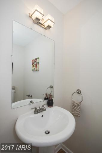 6 Poinsettia Ct