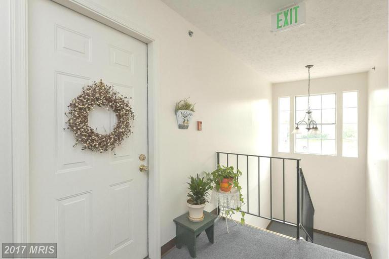 56 Helmsman Ct