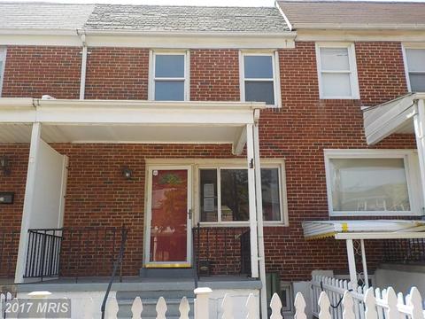 832 Tolna St