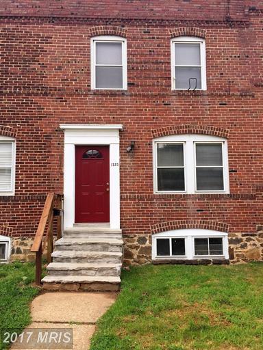 832 Tolna St