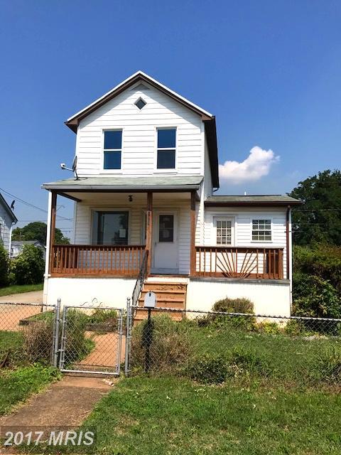 832 Tolna St