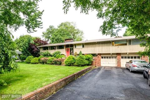 1084 Crestview Dr