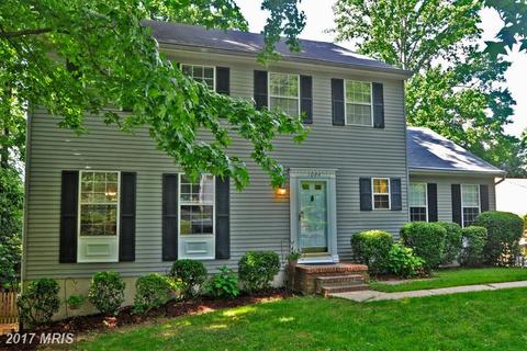 1084 Crestview Dr