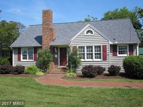 106 Oak St