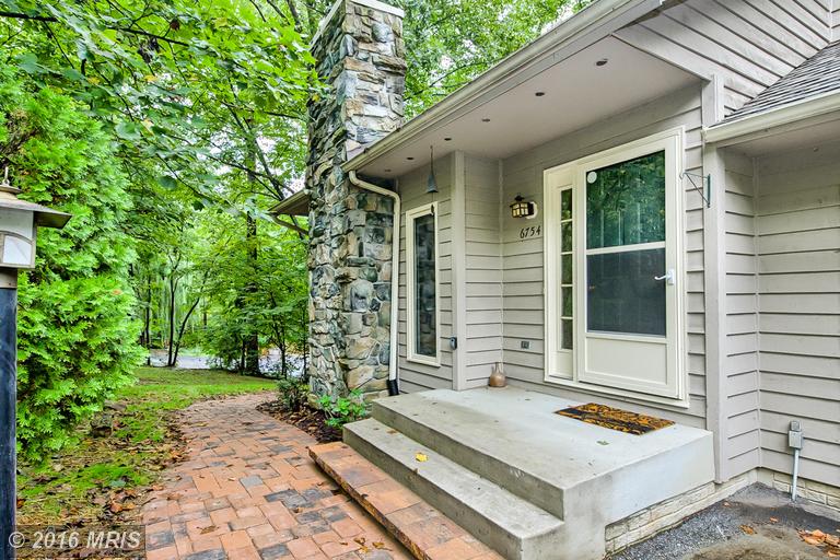 6754 Hemlock Point Rd