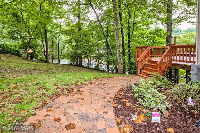 6754 Hemlock Point Rd