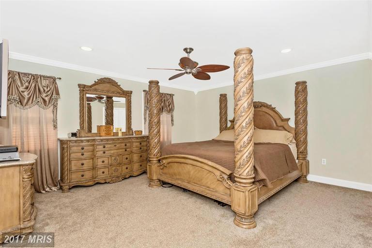 12807 Boxwood Ln