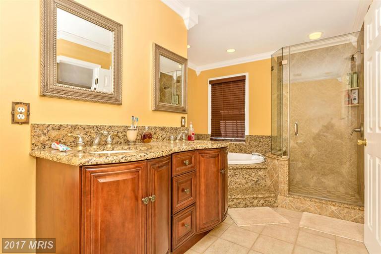 12807 Boxwood Ln