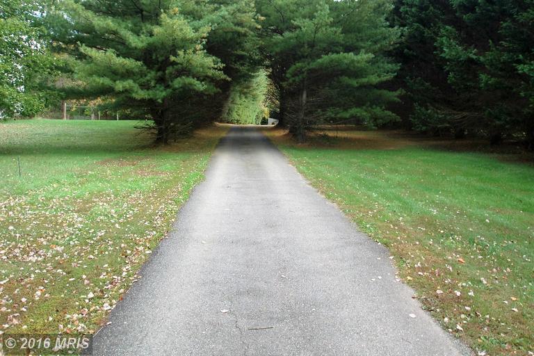852 Warburton Rd