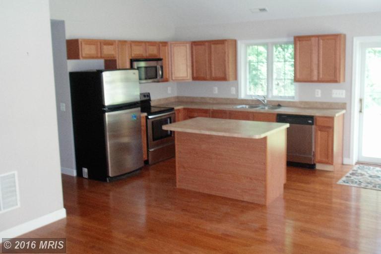 852 Warburton Rd