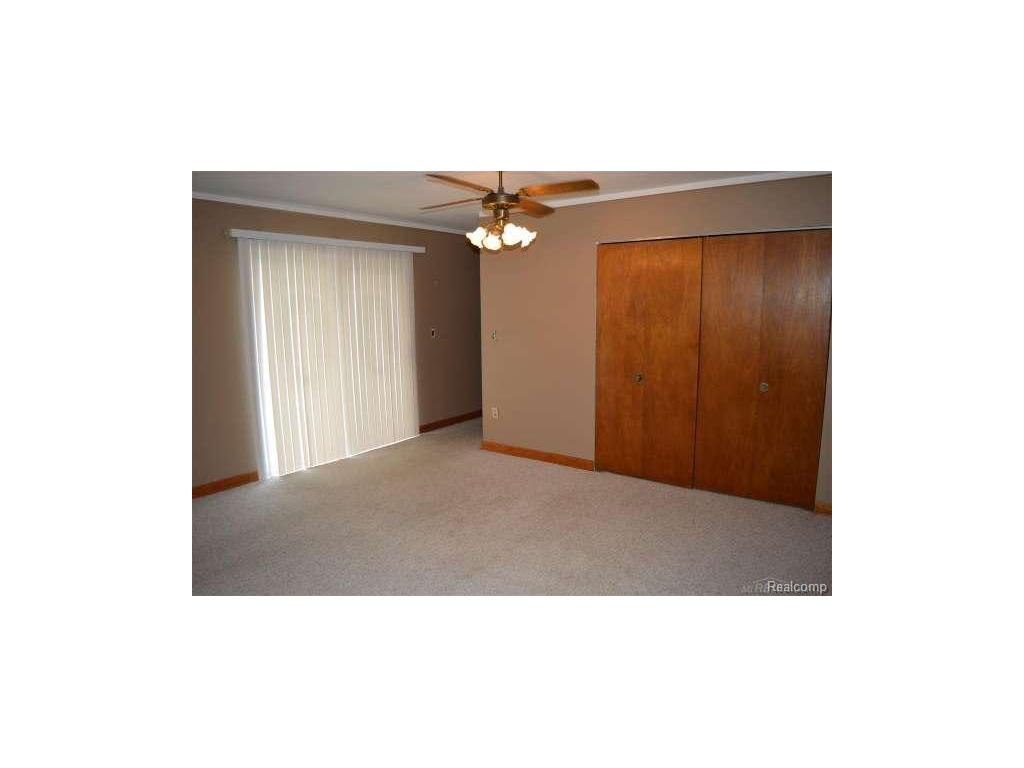 1923 Meadow Ln