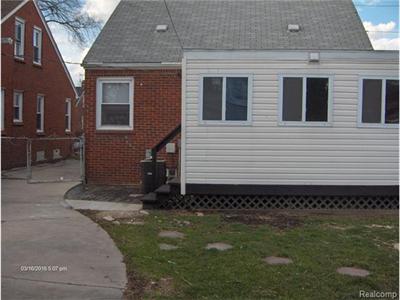 For Sale: 15548 Veronica Eastpointe, MI 48021