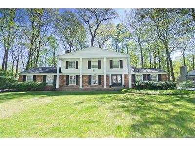 For Sale: 32816 Robinhood Franklin, MI 48025