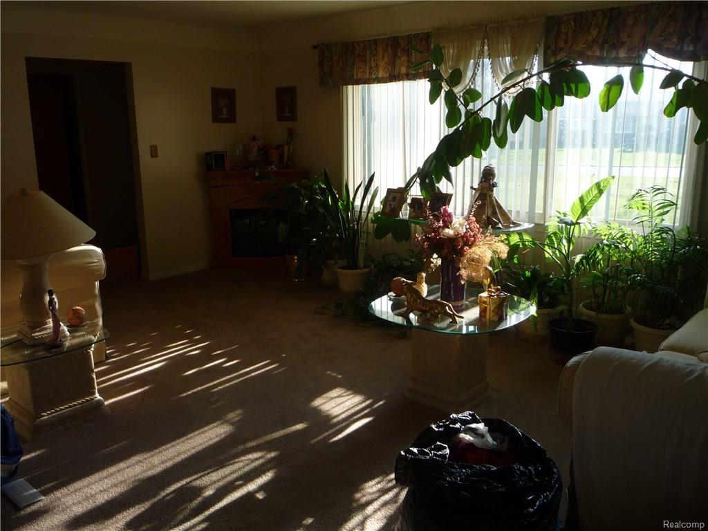 21760 Carleton Ave