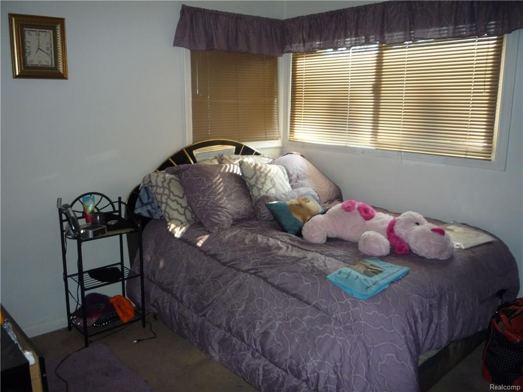 21760 Carleton Ave