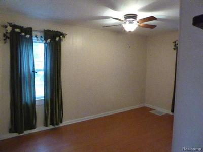 For Sale: 21186 Woodward Clinton Township, MI 48035