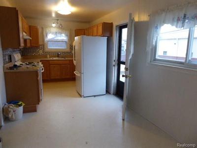 For Sale: 21186 Woodward Clinton Township, MI 48035
