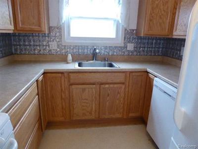 For Sale: 21186 Woodward Clinton Township, MI 48035