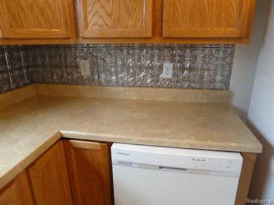 For Sale: 21186 Woodward Clinton Township, MI 48035