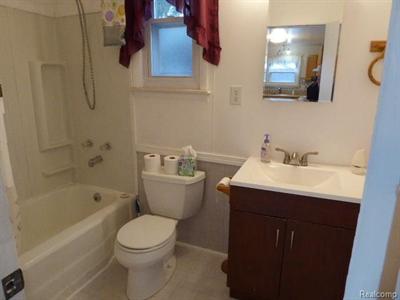 For Sale: 21186 Woodward Clinton Township, MI 48035