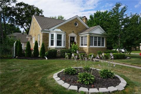 350 N Main St #901