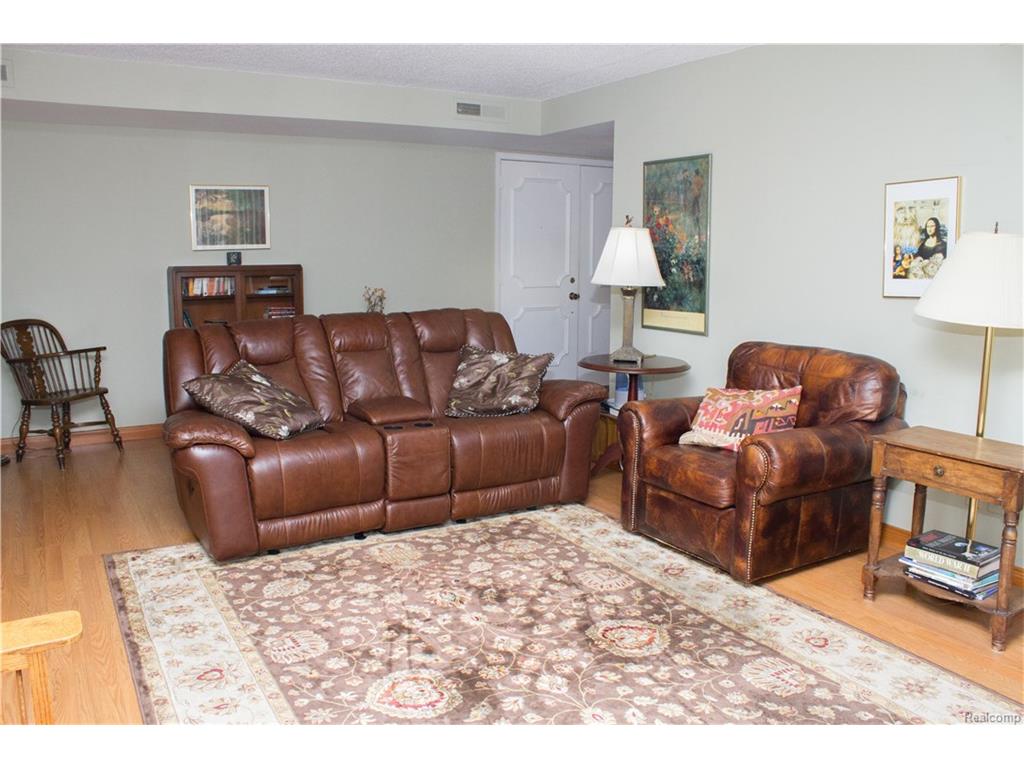3415 Benjamin Ave #111