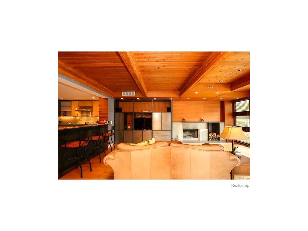 2102 Elmhurst Ave