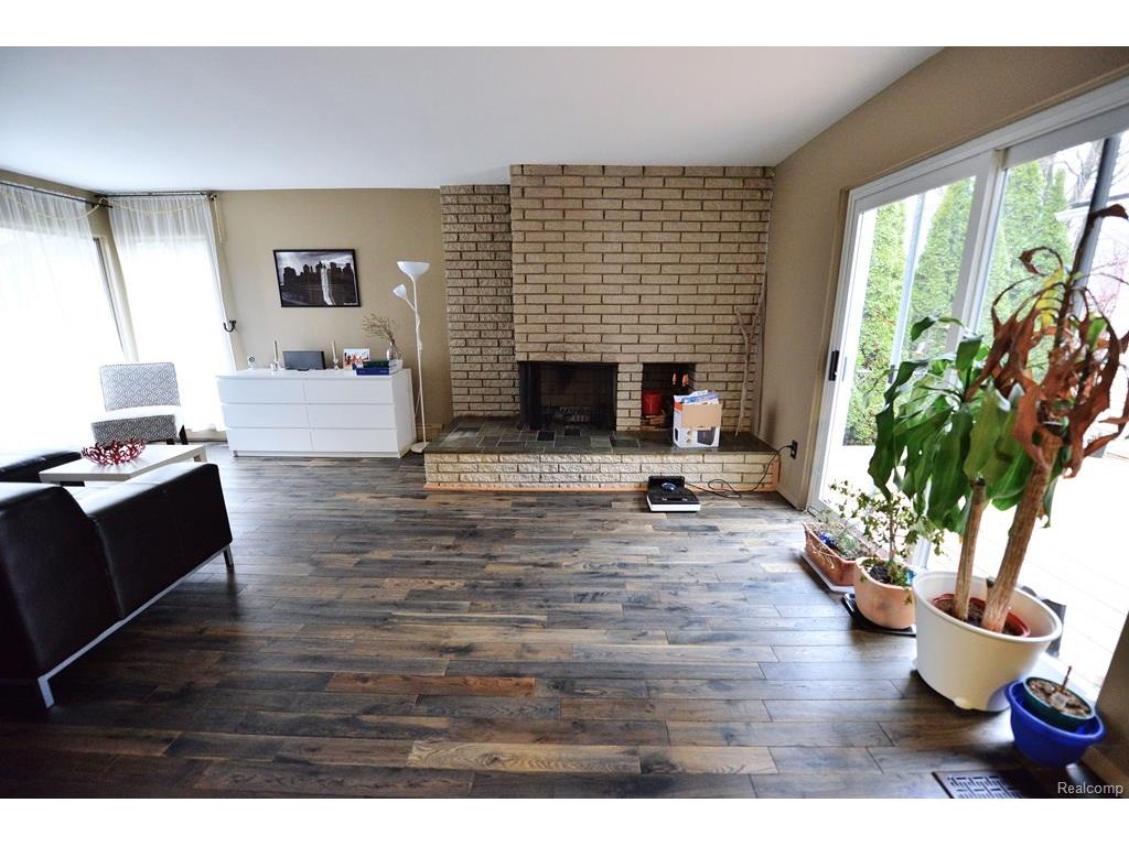 544 E Southlawn