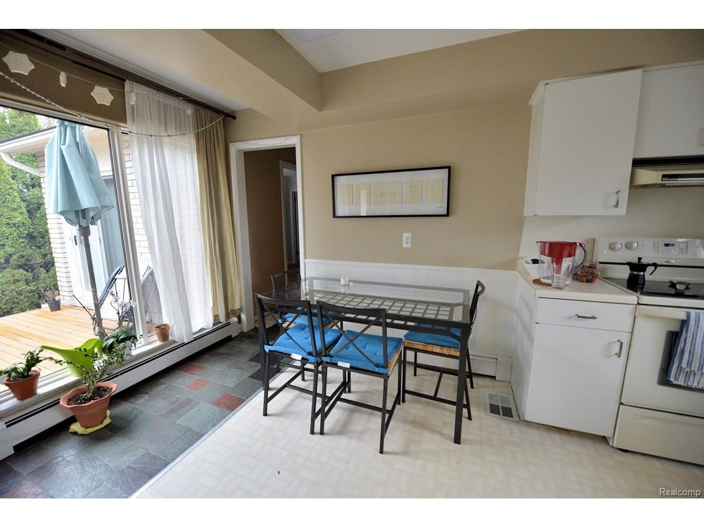 544 E Southlawn