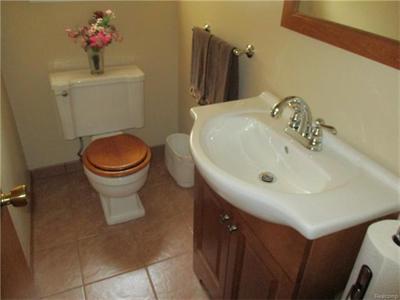 For Sale: 16049 Stratford Southfield, MI 48075