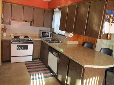 For Sale: 16049 Stratford Southfield, MI 48075