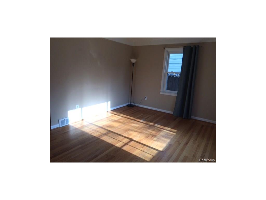 22477 Pointe