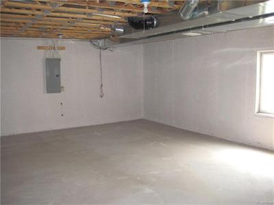 6935 Venus Troy, MI 48085