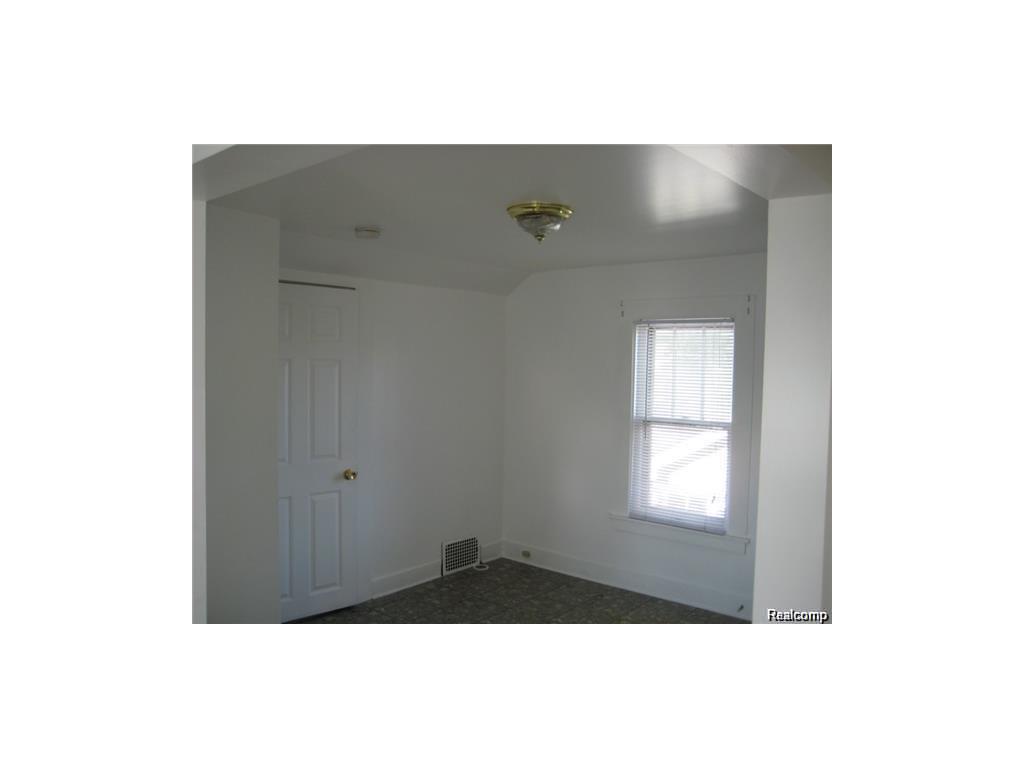 For Sale: 7624 Jackson Ave Warren, MI 48091