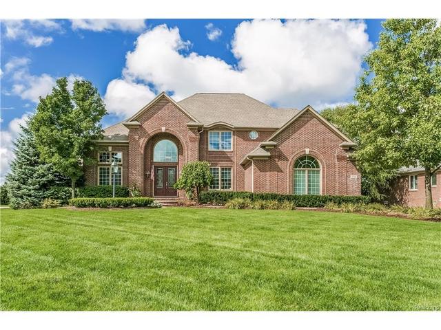 4911 Shimmering Creek Dr