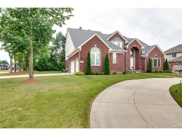 1285 Falcon Dr