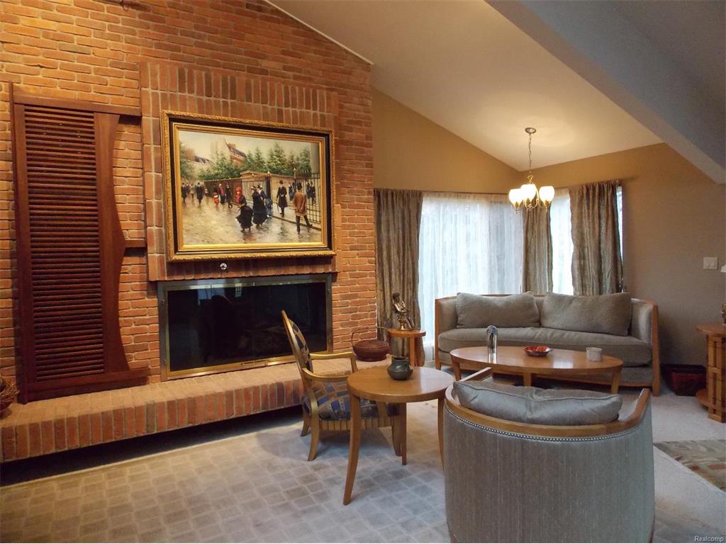 121 W Kingsley #100