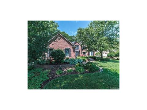4375 Lakeside Ct