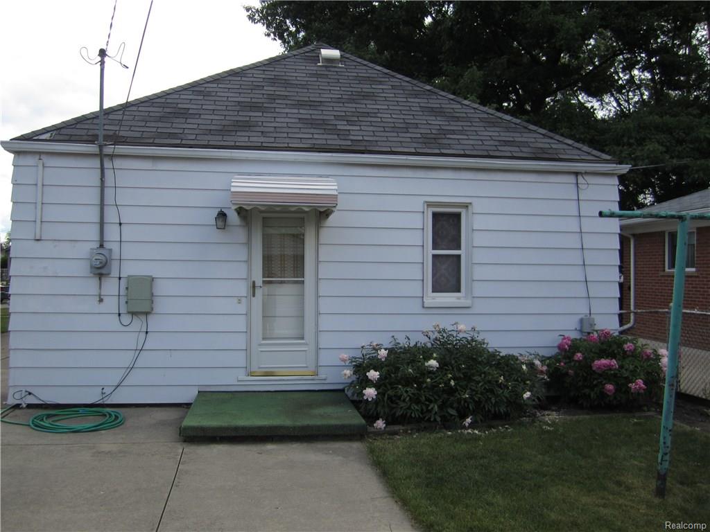 For Sale: 4419 Mckinley St Dearborn Heights, MI 48125