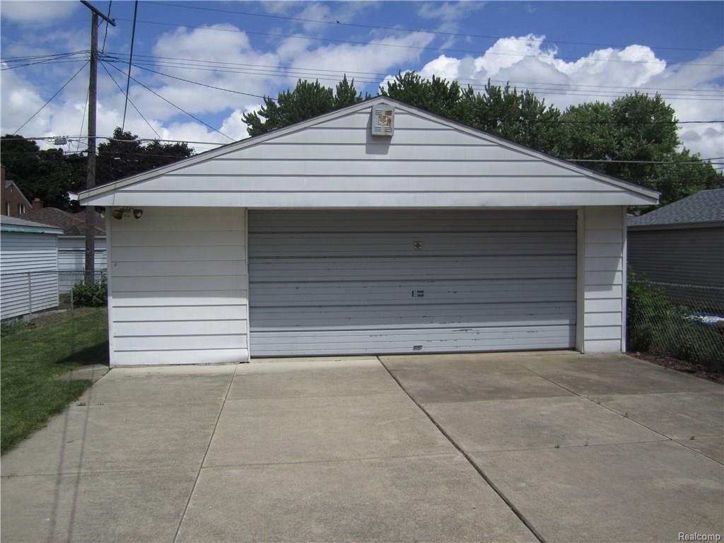 For Sale: 4419 Mckinley St Dearborn Heights, MI 48125