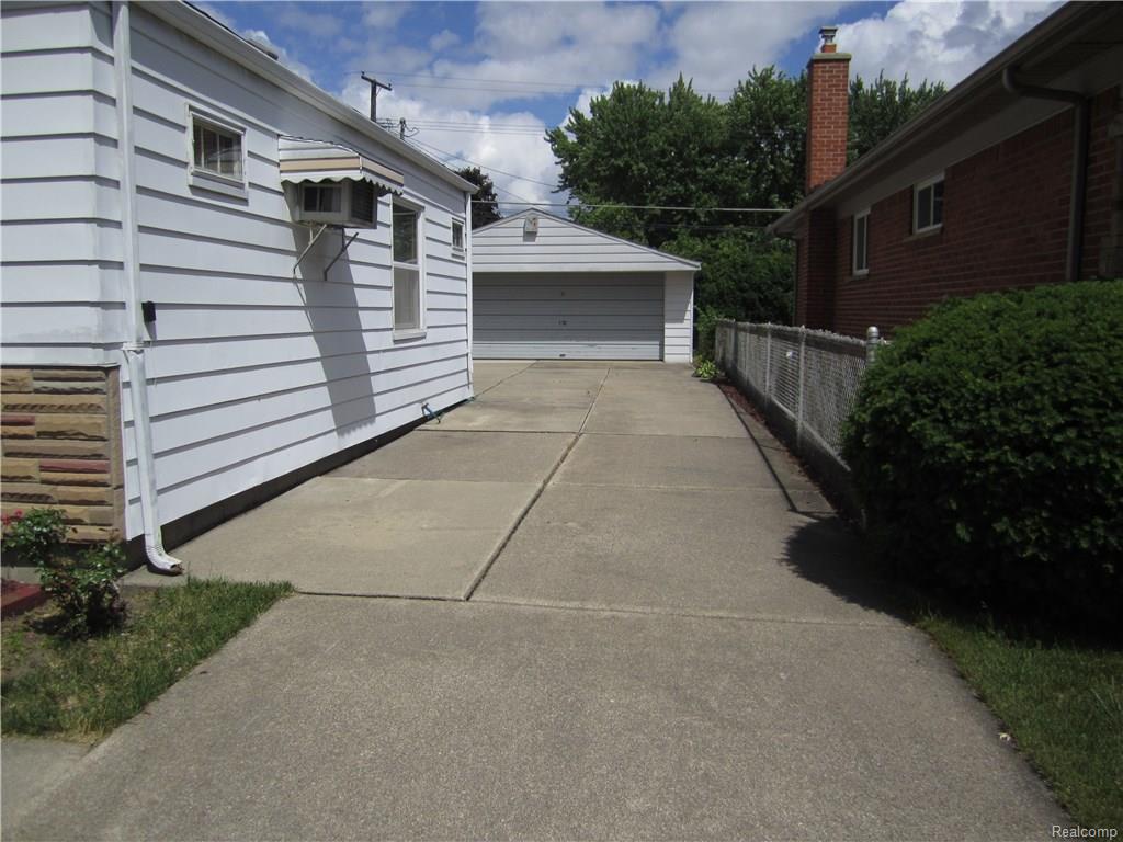 For Sale: 4419 Mckinley St Dearborn Heights, MI 48125