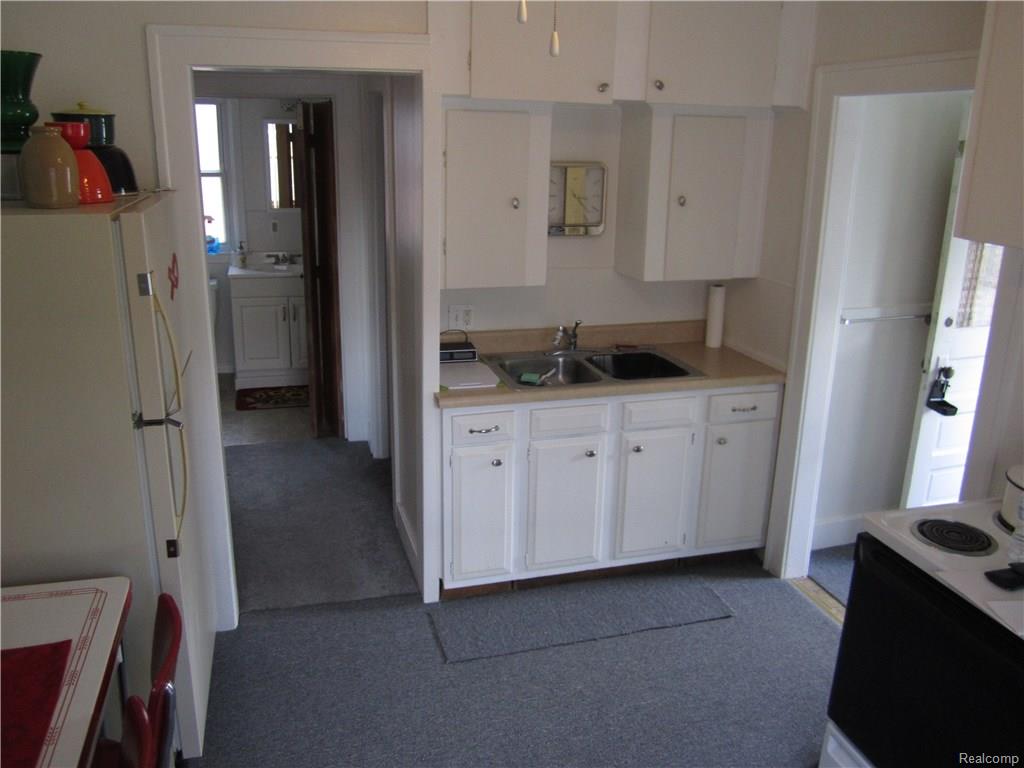 For Sale: 4419 Mckinley St Dearborn Heights, MI 48125