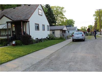 For Sale: 32416 Rosslyn Garden City, MI 48135