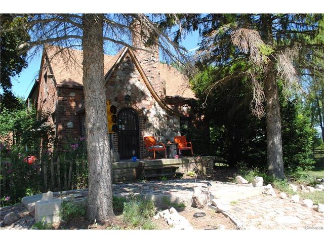 1069 W Lloyd