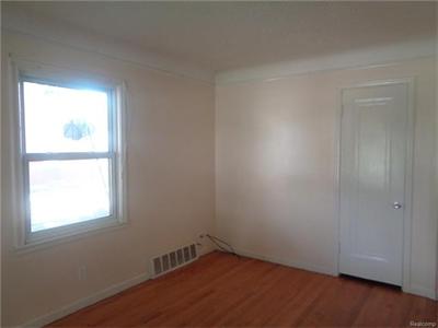 2171 Russell Lincoln Park, MI 48146